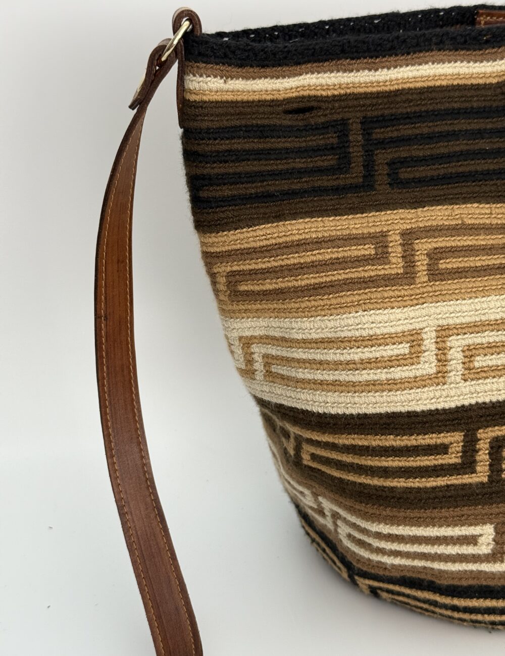 Bolso de Wayuu con Aza de Piel - Imagen 3