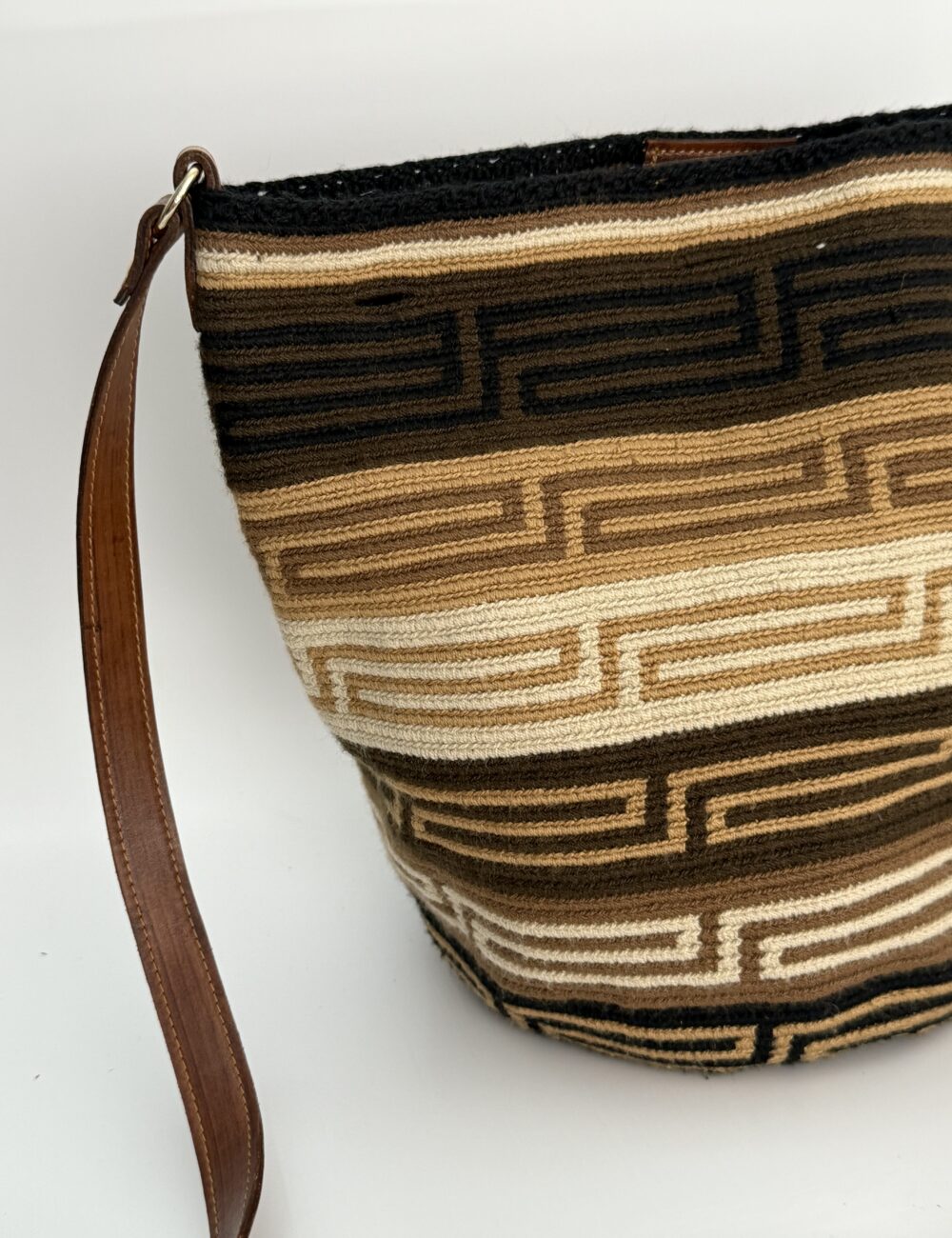 Bolso de Wayuu con Aza de Piel - Imagen 4