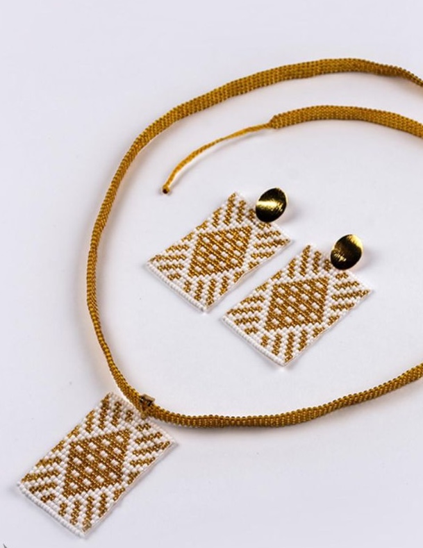 JUEGO DE COLLAR CON PENDIENTE